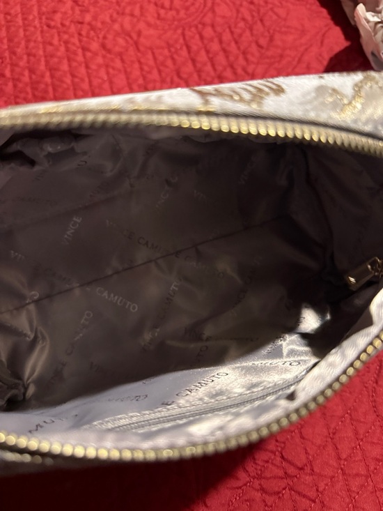 Vince Camuto Cosmetics Bag With Eye Mask set - Picture 3 of 11